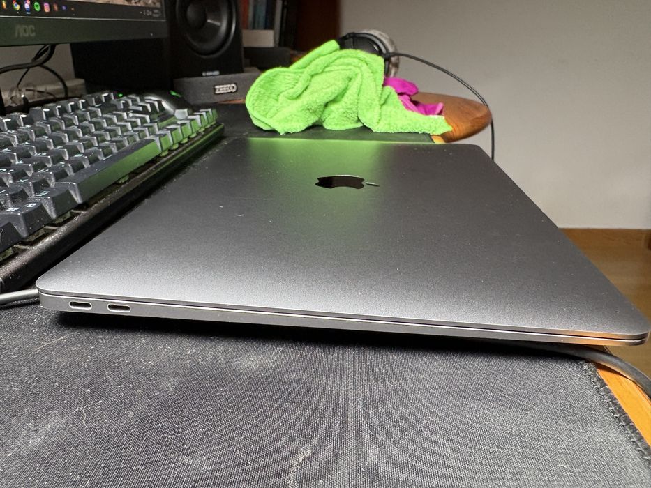 Macbook Air M1 8GB 256 Stocare