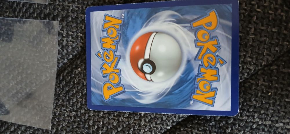 Pokémon карта Friends in Galar от 2022, 3 прозрачни фолия и 1 червено.