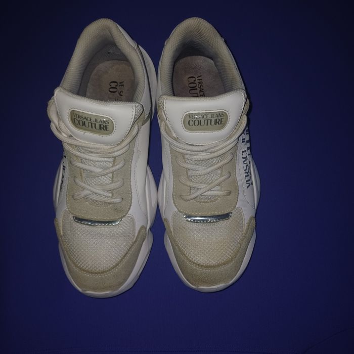 Vând adidași unisex