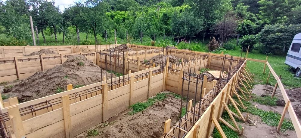 Fara avans. Constructii case la rosu,renovari