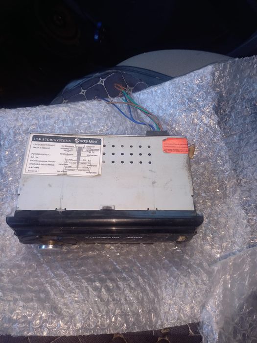 В машину магнитофон