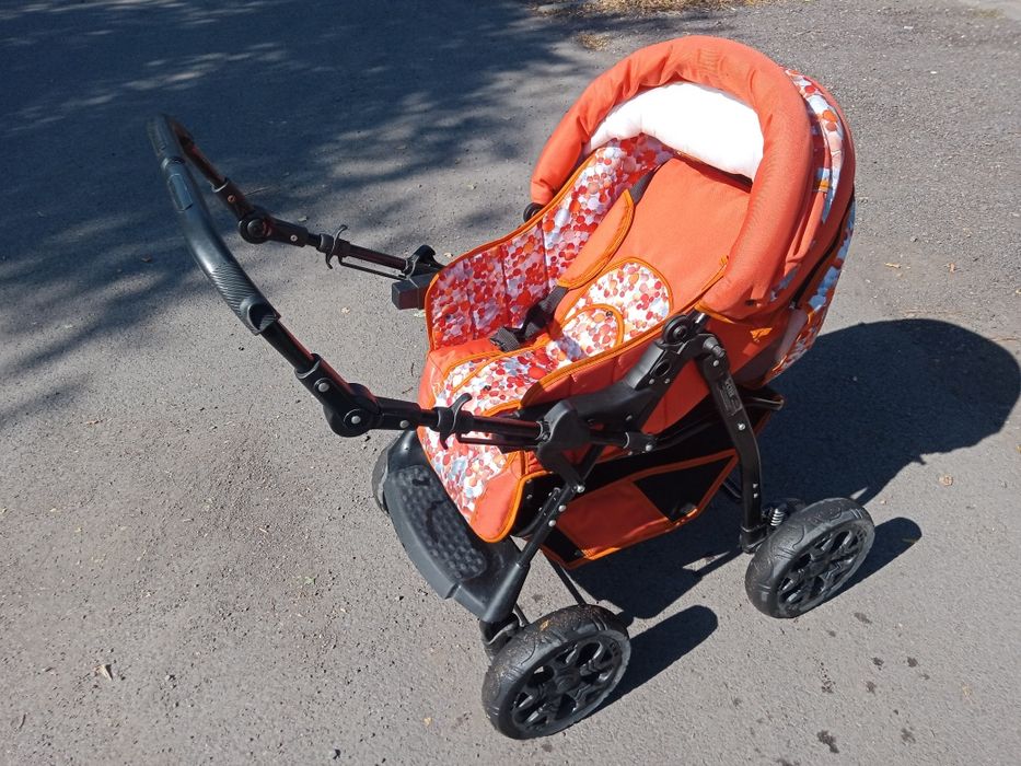 Детская демисезонная коляска