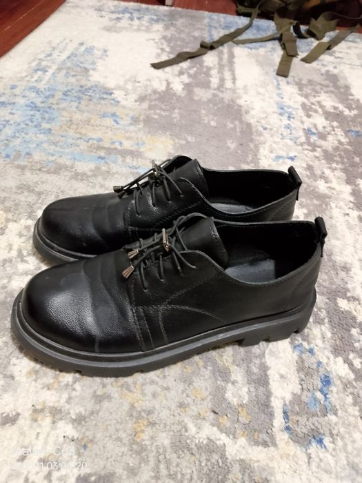 Срочно продам мужские ботинки