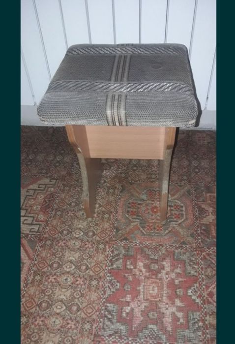 Табуретка 32 см * 32 см ., Высота - 46 см