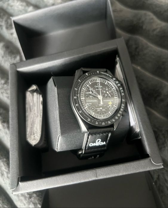 Swatch mission to the moon Snoopy edition