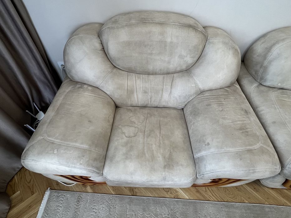 Кожанный диван с креслом