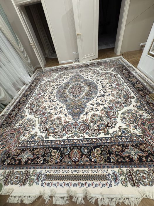 Ковер для зала, в хорошем состоянии