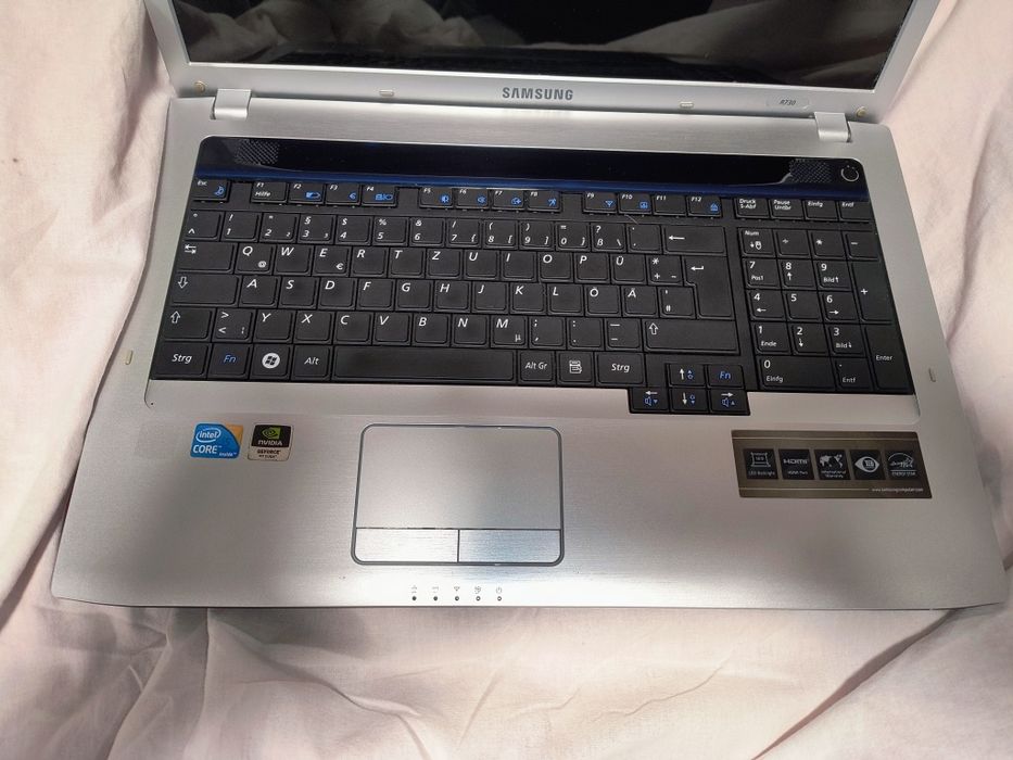 Vând laptop Samsung R730