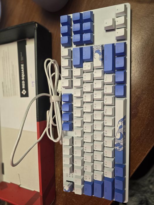Продаётся механическая клавиатура Keyrox TKL,