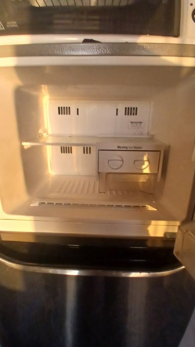 Muzlatgich  sotiladi