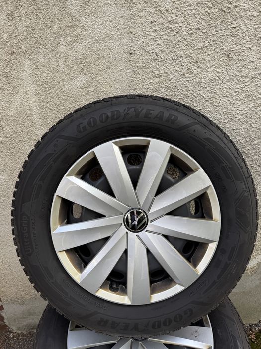 Roti de iarna 215/60/16 + capace VW
