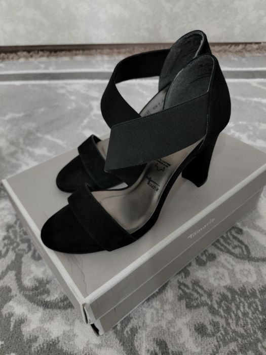 Продам брендовые босоножки (новые)