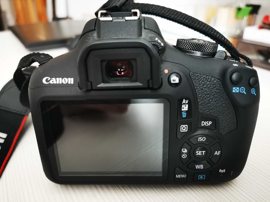 Canon EOS 2000D + EF-S 18-55 IS II 2728C003 - (NEFOLOSIT)+Trepied+Card