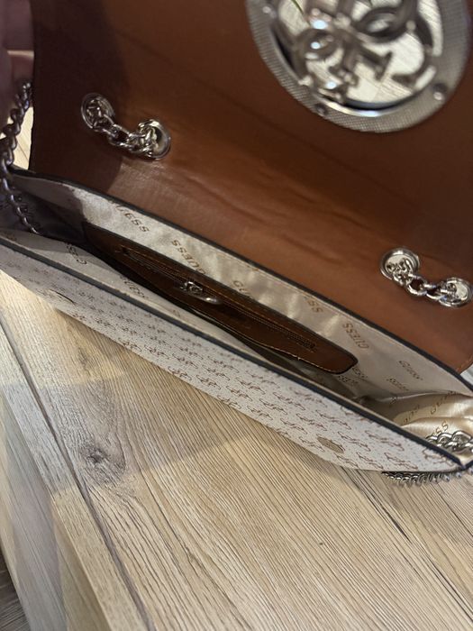 Дамска чанта guess