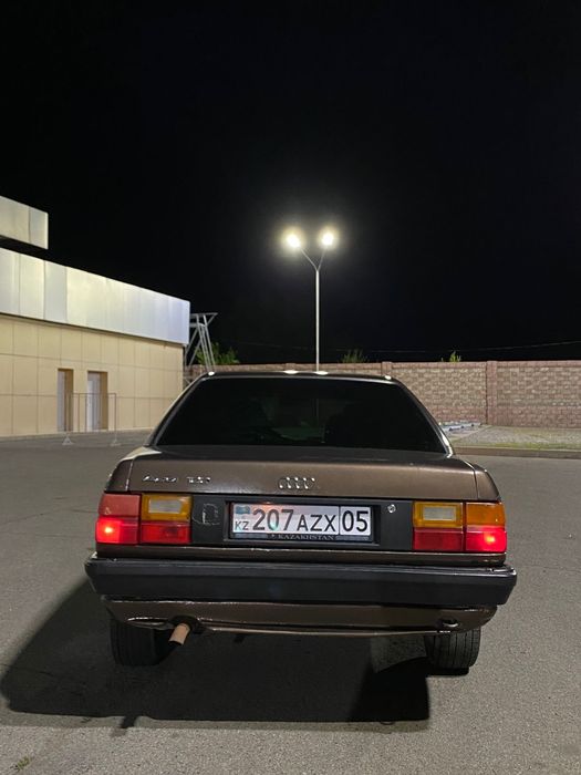 Срочно  продам ауди 100