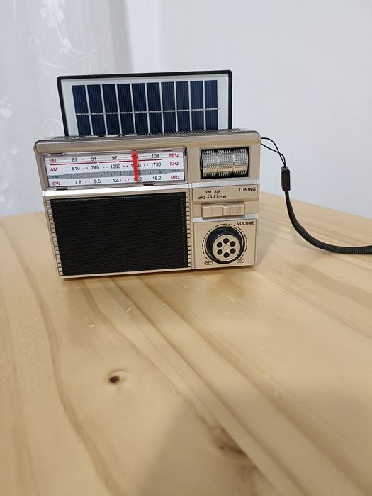 Radio cu încărcare solară