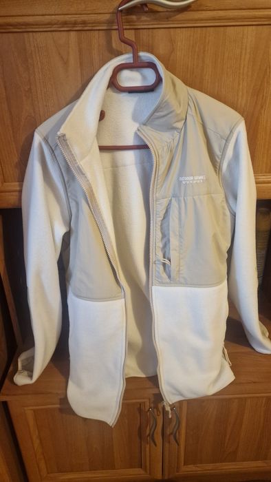 Vând geaca băieți.