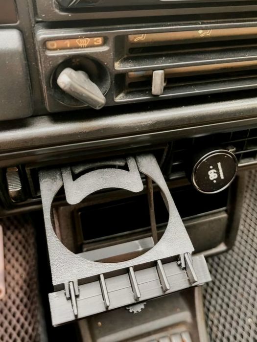 Поставка за чаши за голф 2/VW Golf 2 MK2