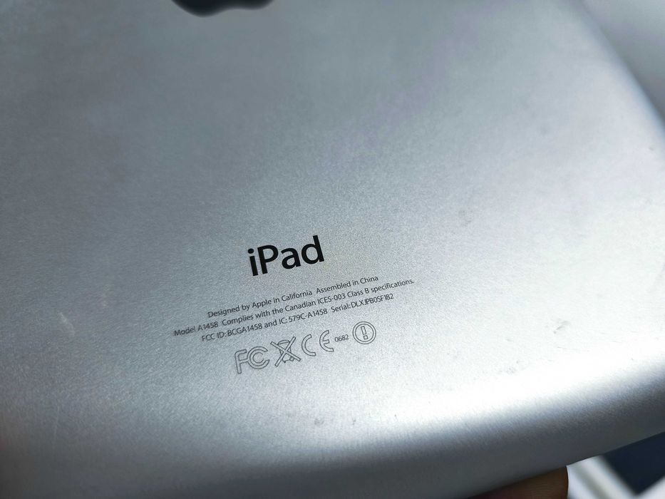 Lot 9 iPad-uri functionale dar cu display spart —  piese / reparații