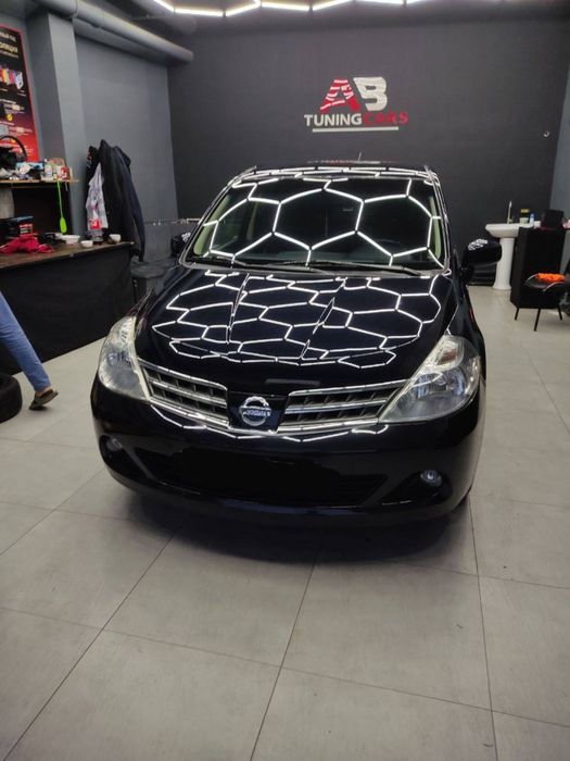 Nissan Tiida sotiladi.
