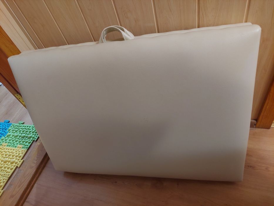 Продам кушетку  для массажа