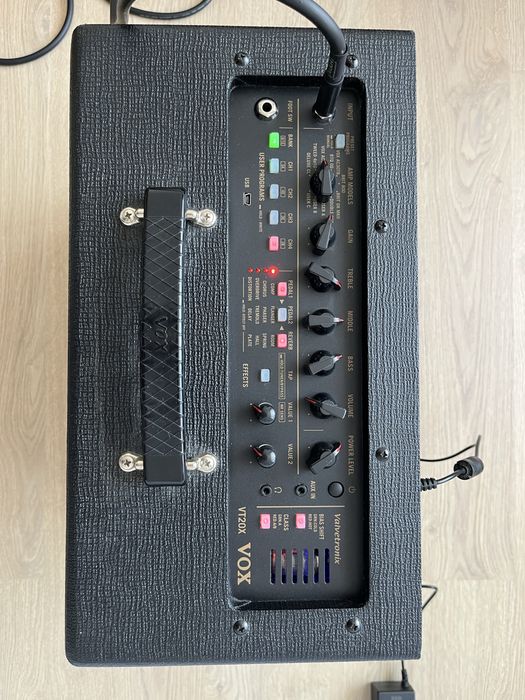 Кубе за електрическа китара VOX VT20X