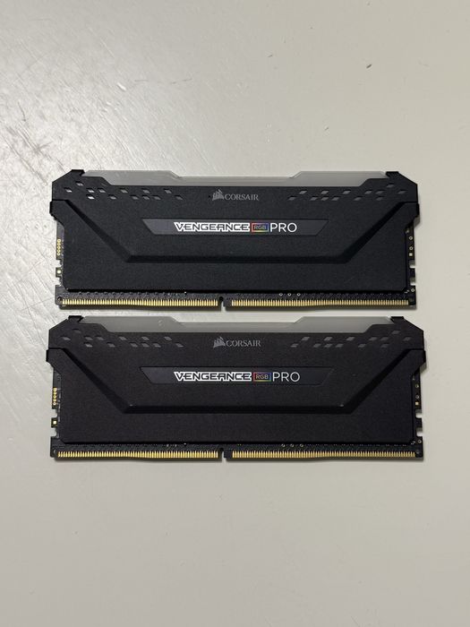 Memorie RAM Corsair Vengeance RGB Pro 16Gb (2x8) DDR4 3200Mhz Dual Channel Kit