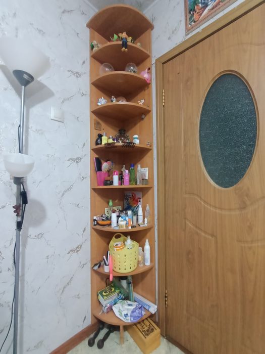 Угловая полка и угловой шкаф