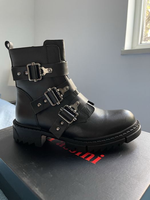 Ghete din piele negru