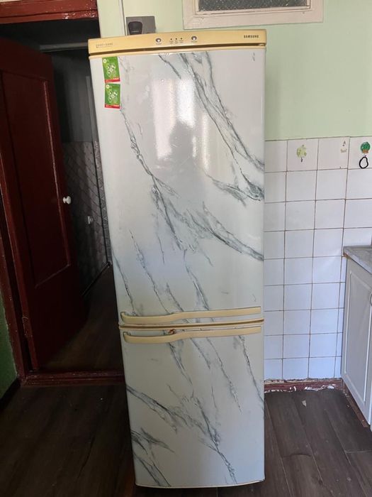 Продам холодильник