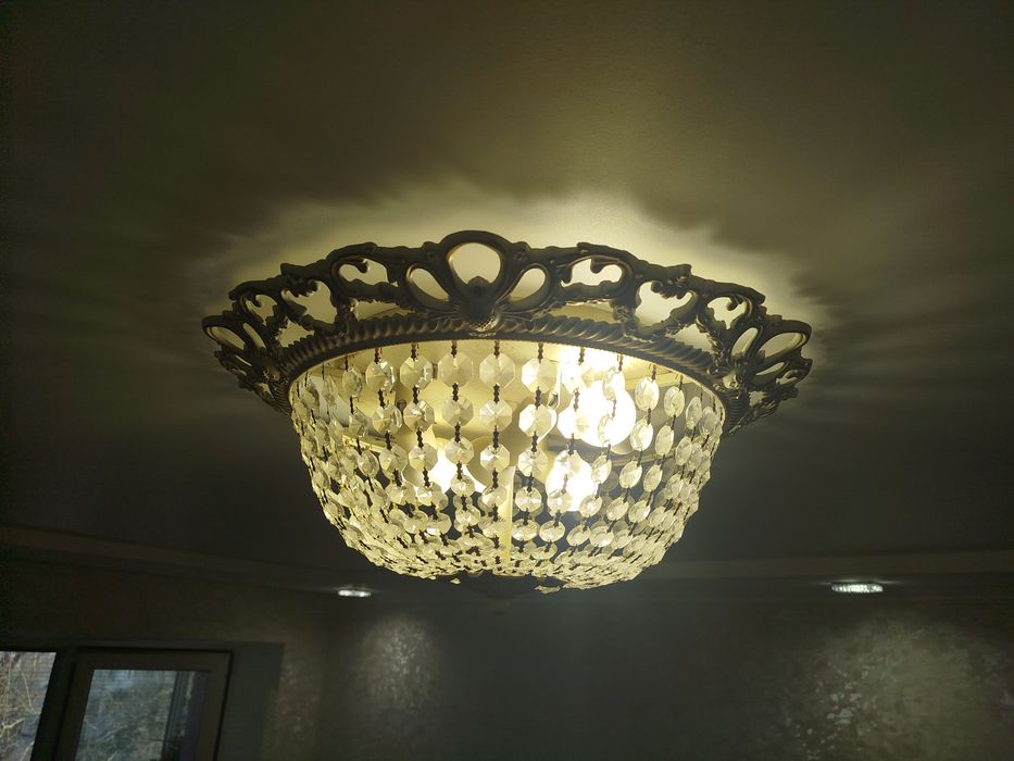 Продам люстру в зал