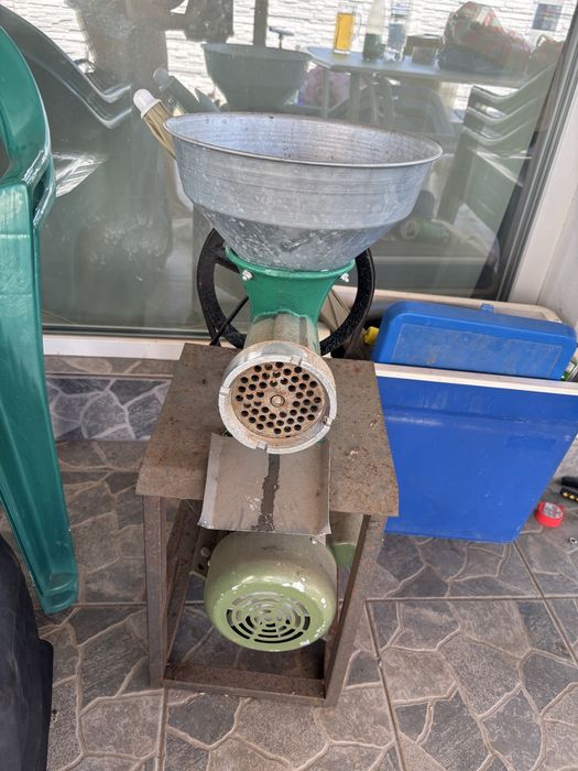 Masina de tocat carne profesionala