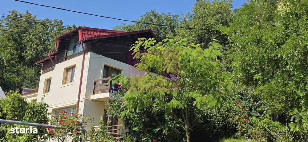 Casa cu 4 camere de vanzare in Campina