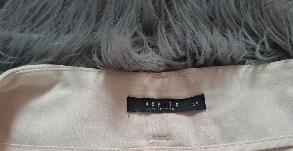 Vand pantaloni scurti MOHITO