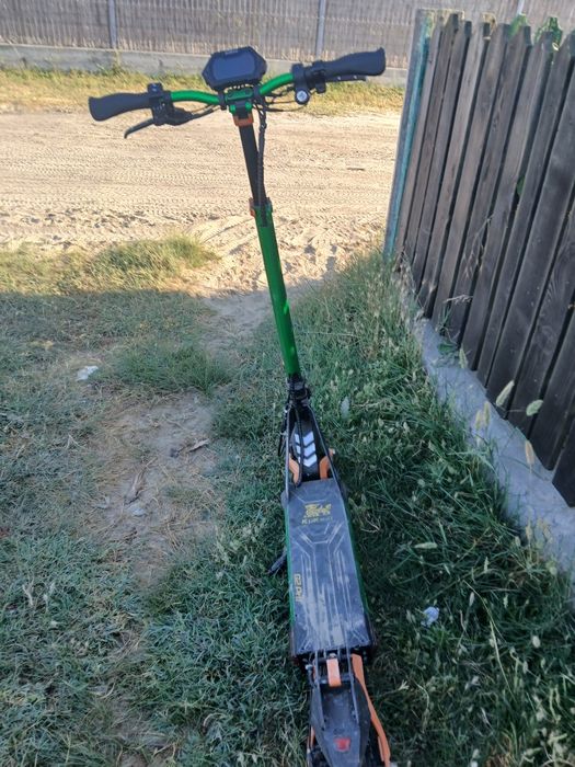Vând kukrin g2 pro stare foarte bună