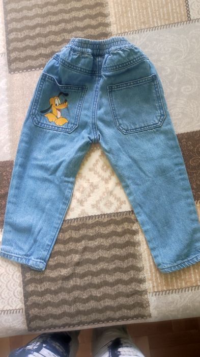 Дънки за малък младеж