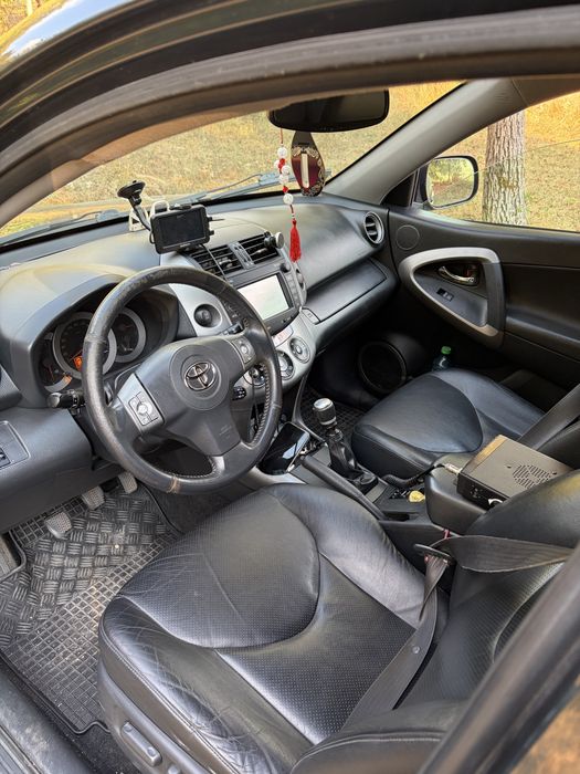 Toyota Rav 4.