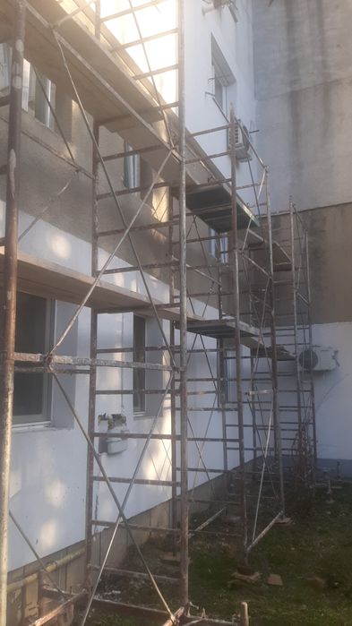 Echipa meseriași în construcii