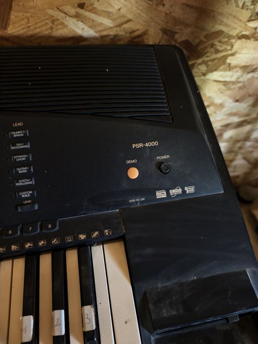 Orgă YAMAHA PSR-4000