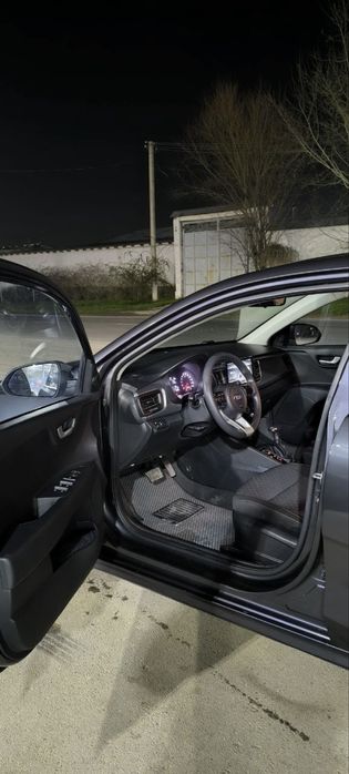 Kia Rio sotiladi