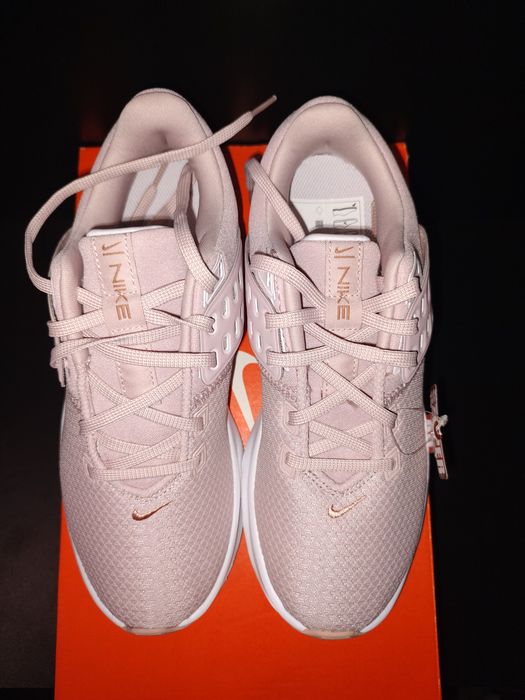 Нови дамски маратонки Nike