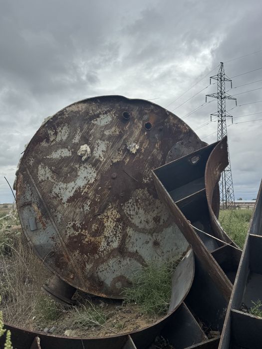 Продам емкость цыстрену бочку