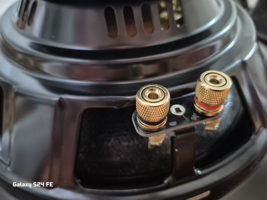 Колонка саббуфер