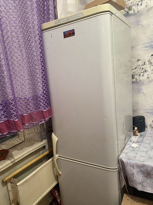 Холодильник в среднем состояние