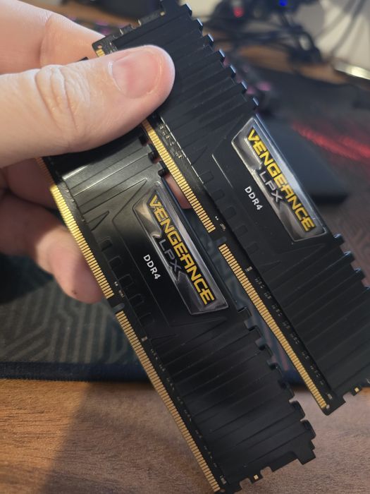 Kit memorie Corsair 16 GB DDR4 3600 MHz, CL18