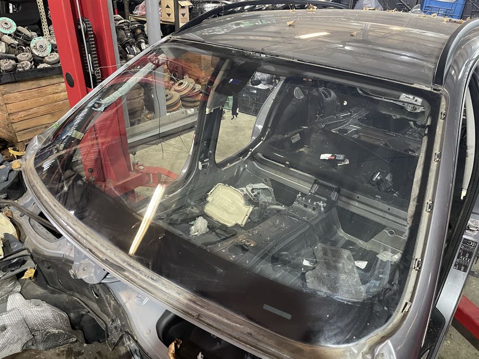 Предно стъкло БМВ Е90/ Е91 (staklo bmw e90/ e91)