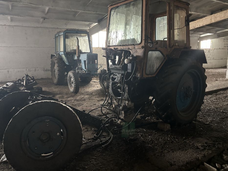 Продам мтз 80,телеги, отвал