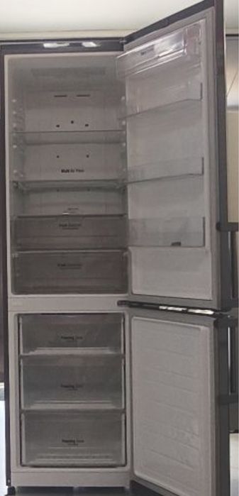 Холодильник LG.