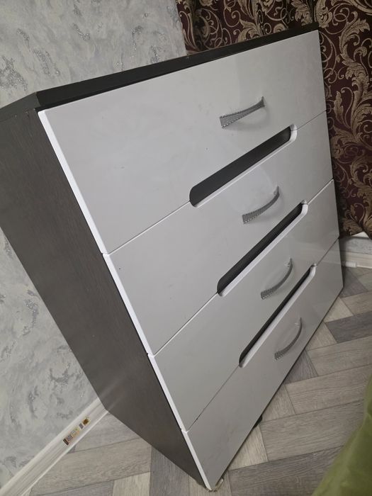 Комод  с зеркалом