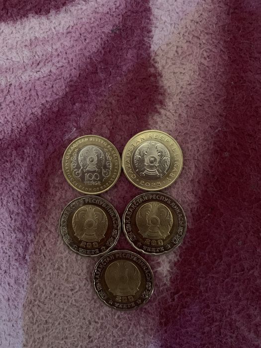 монеты 200-100 тг.